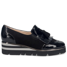 Scarpa slip on da donna sangiorgio nera con frangia e nappine