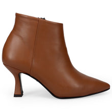 Stivaletto da donna sangiorgio in morbida pelle color cuoio con tacco medio
