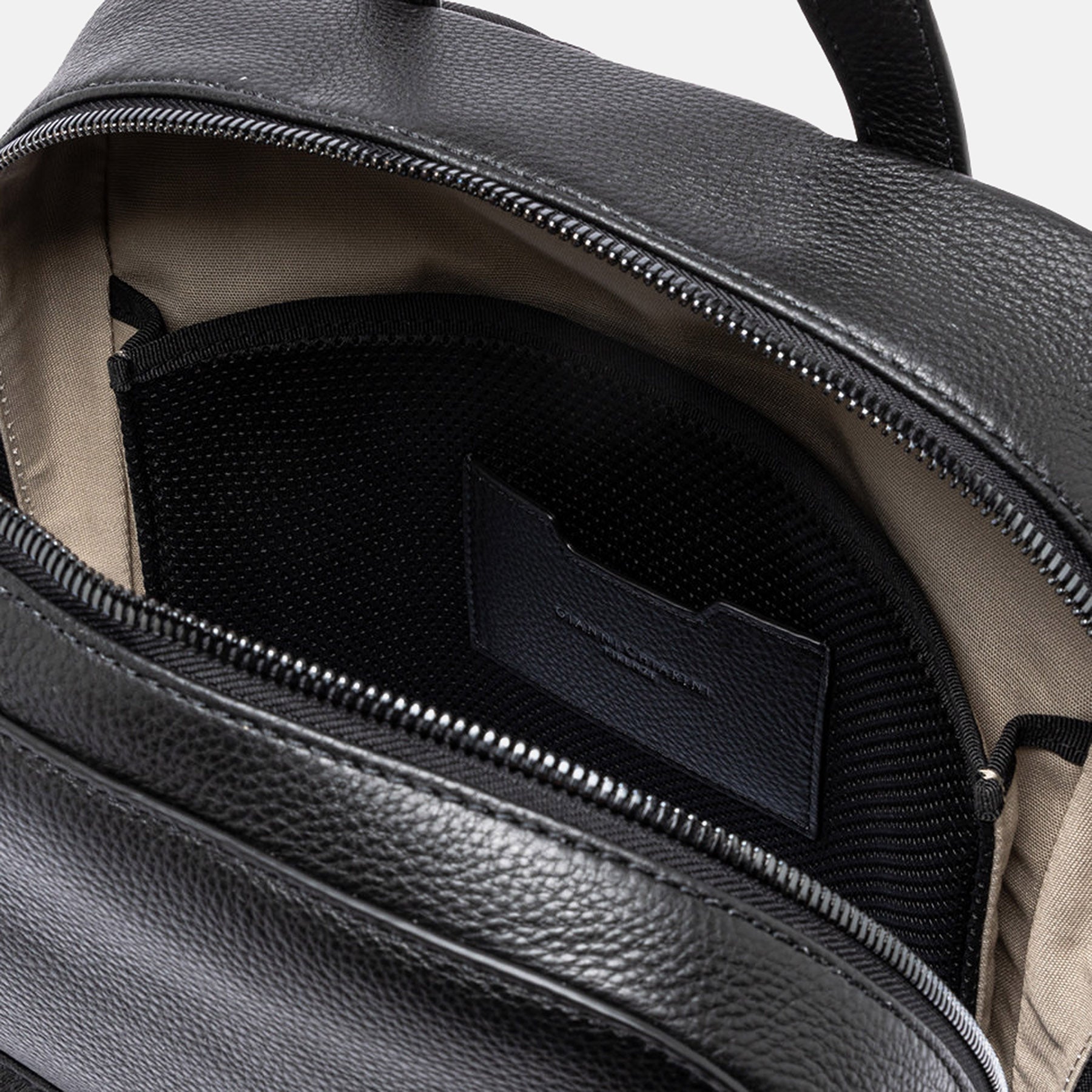 AI25---gianni chiarini---B18270 GRNCRV001 NERO_3_P