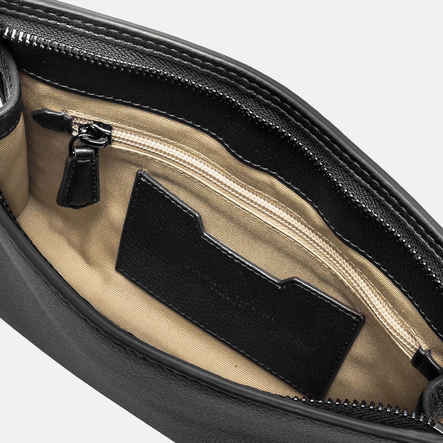 AI25---gianni chiarini---B18290 GRNCRV001 NERO_4_P