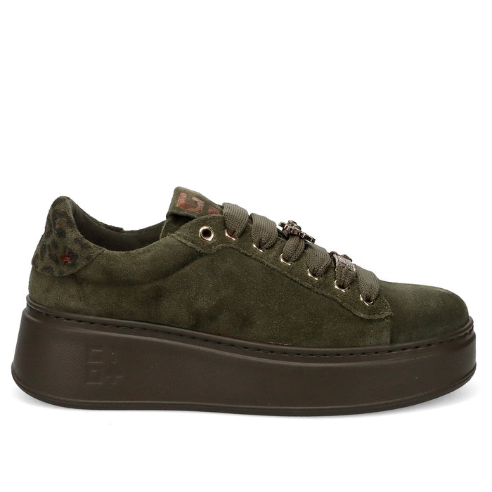 GIO+: Sneaker da donna Gio+ Pia in pelle scamosciata verde con accessori di strass