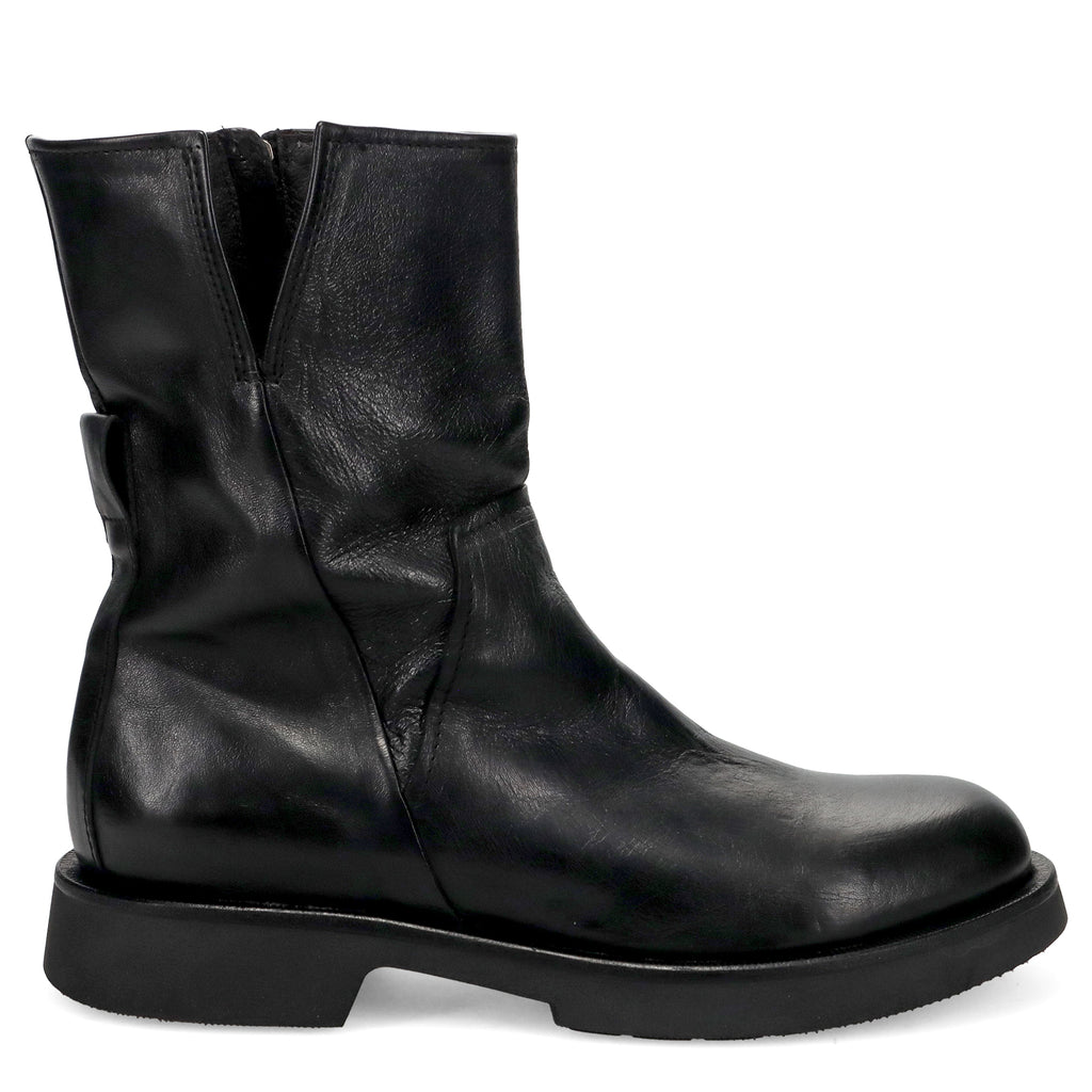 AI25---pawelks---W1172CALIF NERO