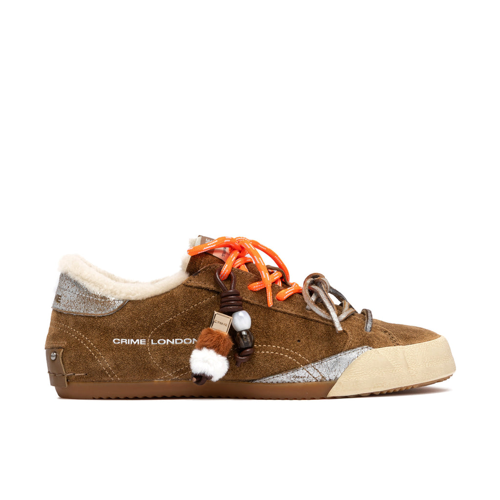 Crime London: Sneakerina da donna in camoscio color biscotto e pelle argento con fodera in teddy