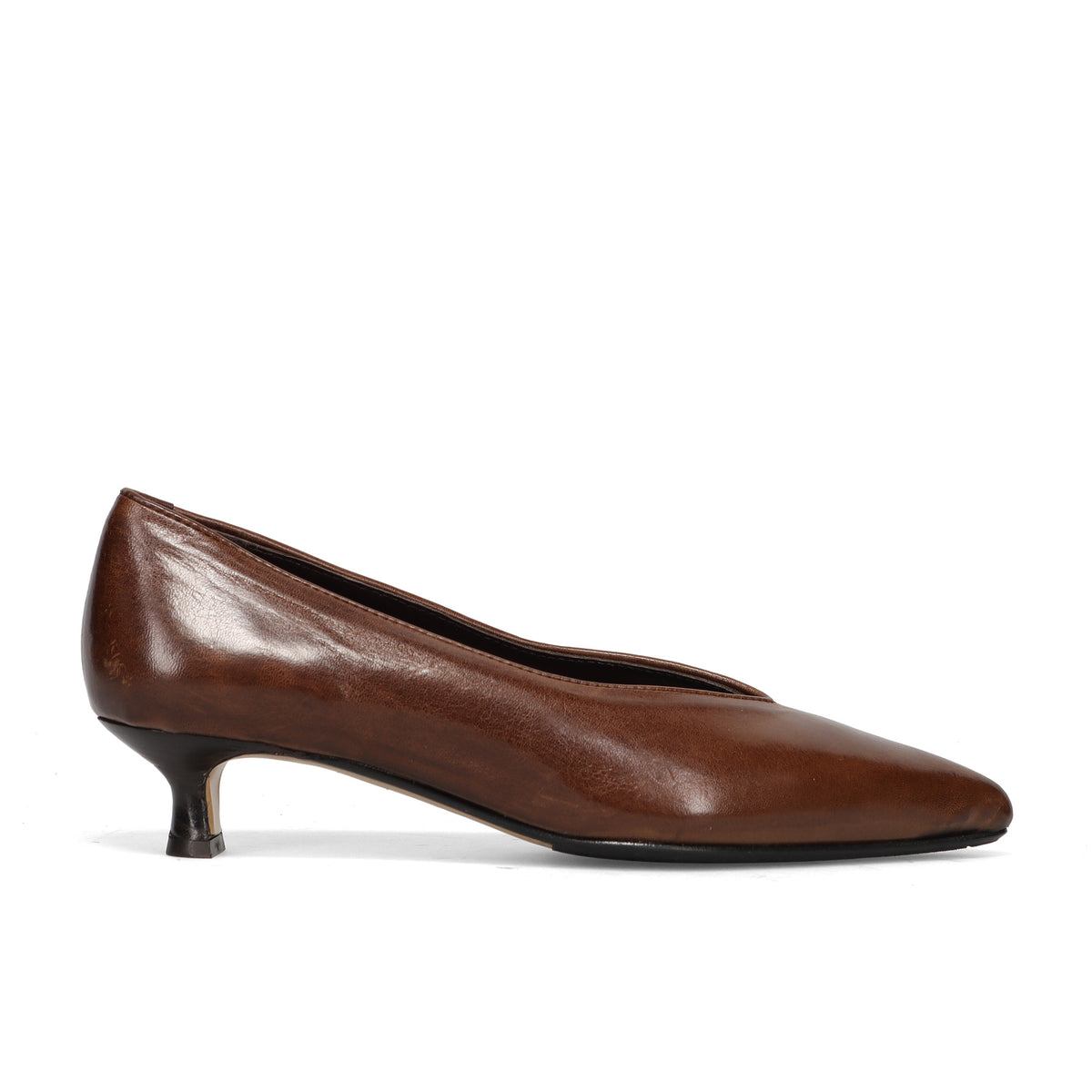 L'ARIANNA: Scarpa da donna in morbida pelle marrone con tacco basso a rocchetto e scollo a V