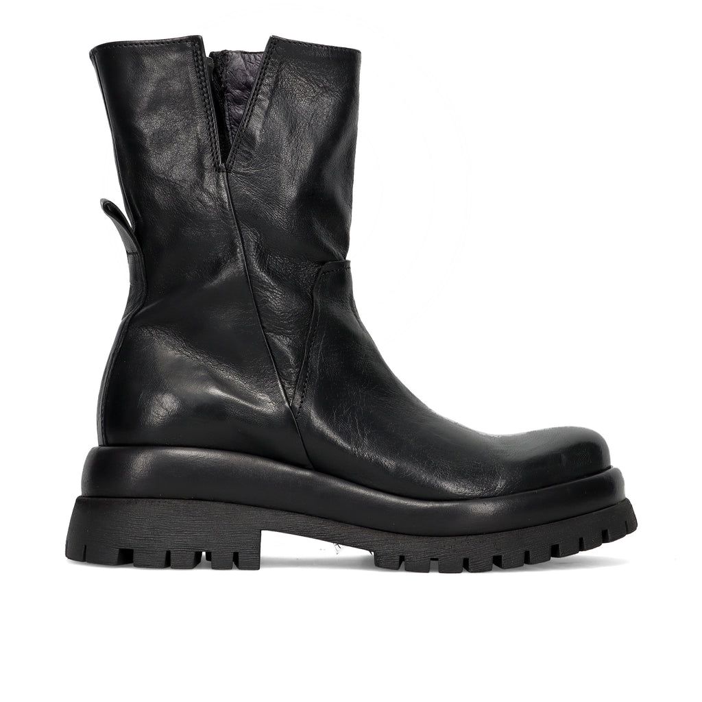 PAWELKS: Stivaletto da donna in pelle vintage nera con maxi suola in gomma carrarmato