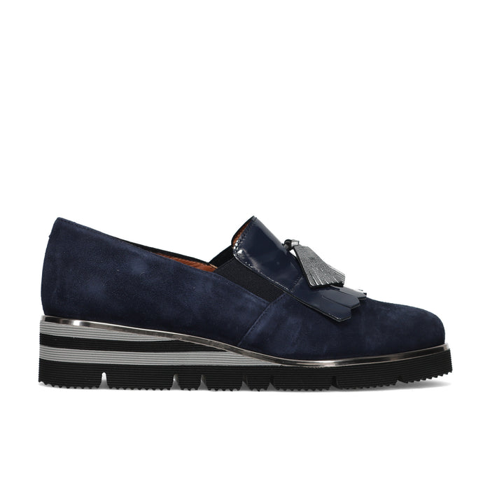 SANGIORGIO: Scarpa slip-on da donna in camoscio blu con frangia, nappine argento e zeppa bassa