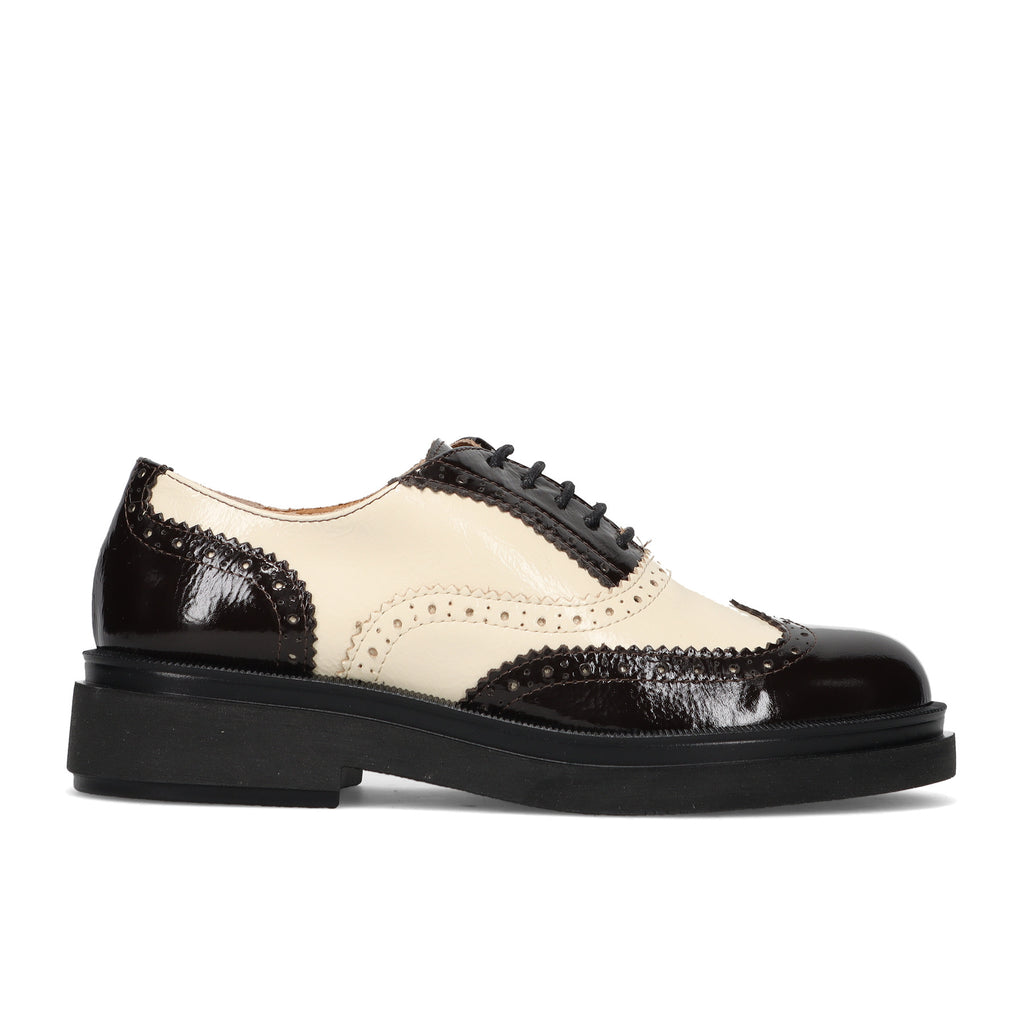 SANGIORGIO: Scarpa stringata da donna in pelle lucida marrone scuro e avorio con bucature decorative