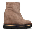 SANGIORGIO: Stivaletto da donna in pelle scamosciata stampa cocco beige con zeppa interna