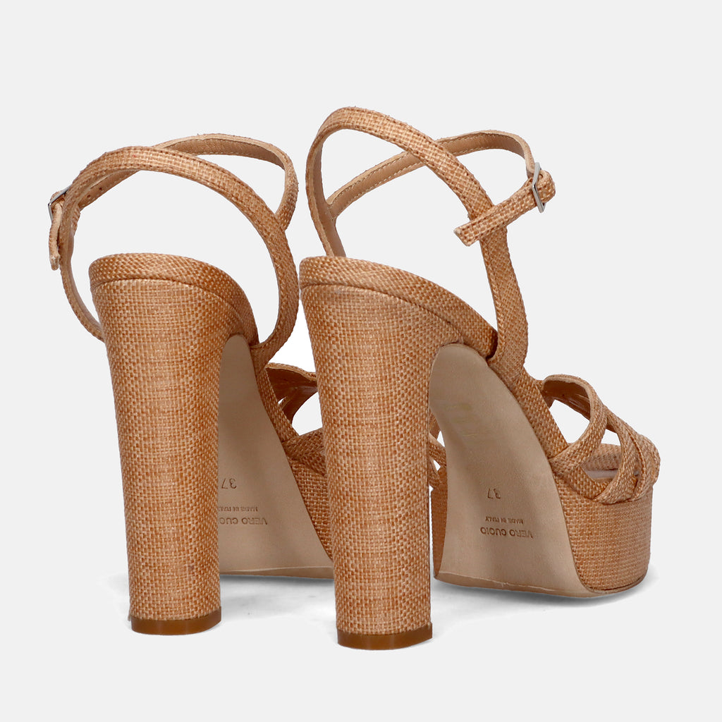 PE23---chantal---2002CAMEL_3_P
