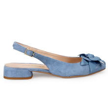 Slingback flat sangiorgio in camoscio azzurro con dettaglio del fiore