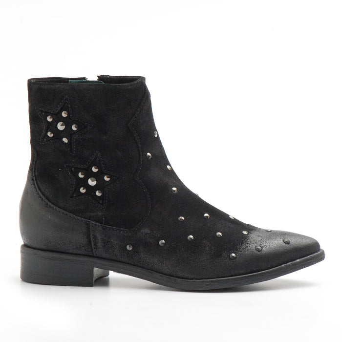 Tronchetto Play in camoscio nero con borchie